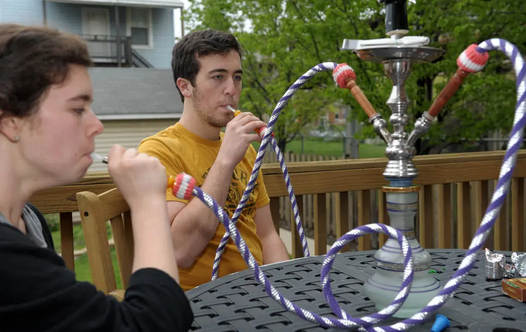 Modern Hookah Systems vs Traditional Stem-Based Hookahs